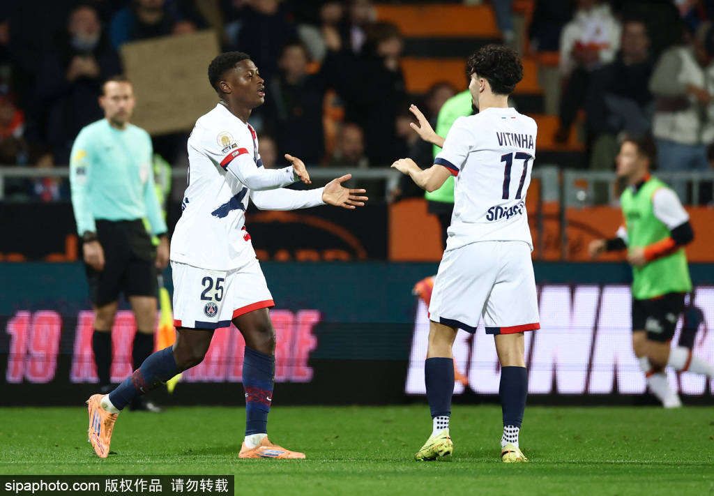 居勒因伤被换,阿隆索展现战术智慧